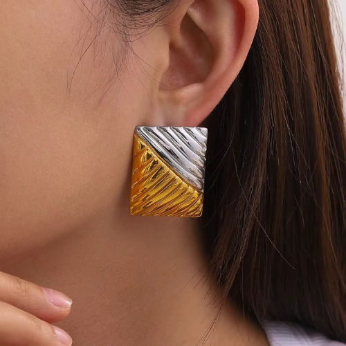 Pendientes Cuadrados Geométricos en Plata y Dorado